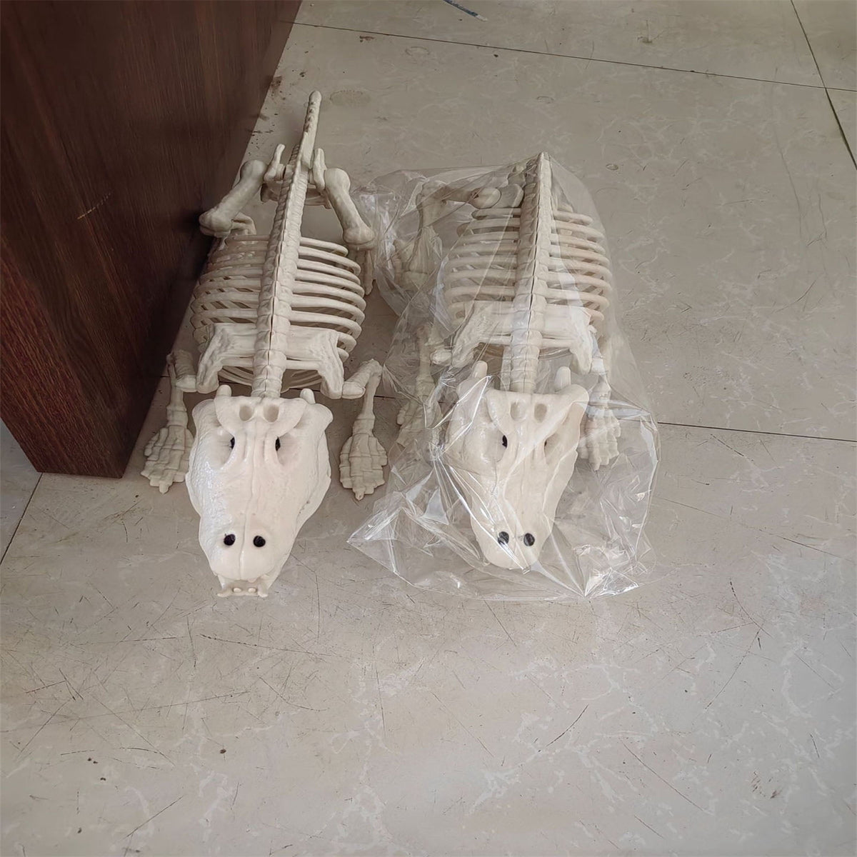 Halloween Alligator and Lizard Skeleton,Movable Mouth Joints Gothic Skeleton Animals Bones Sculptures,Halloween Scary Crocodile Skeleton Sculpture Decoration for Haunted Houses Indoor Outdoor