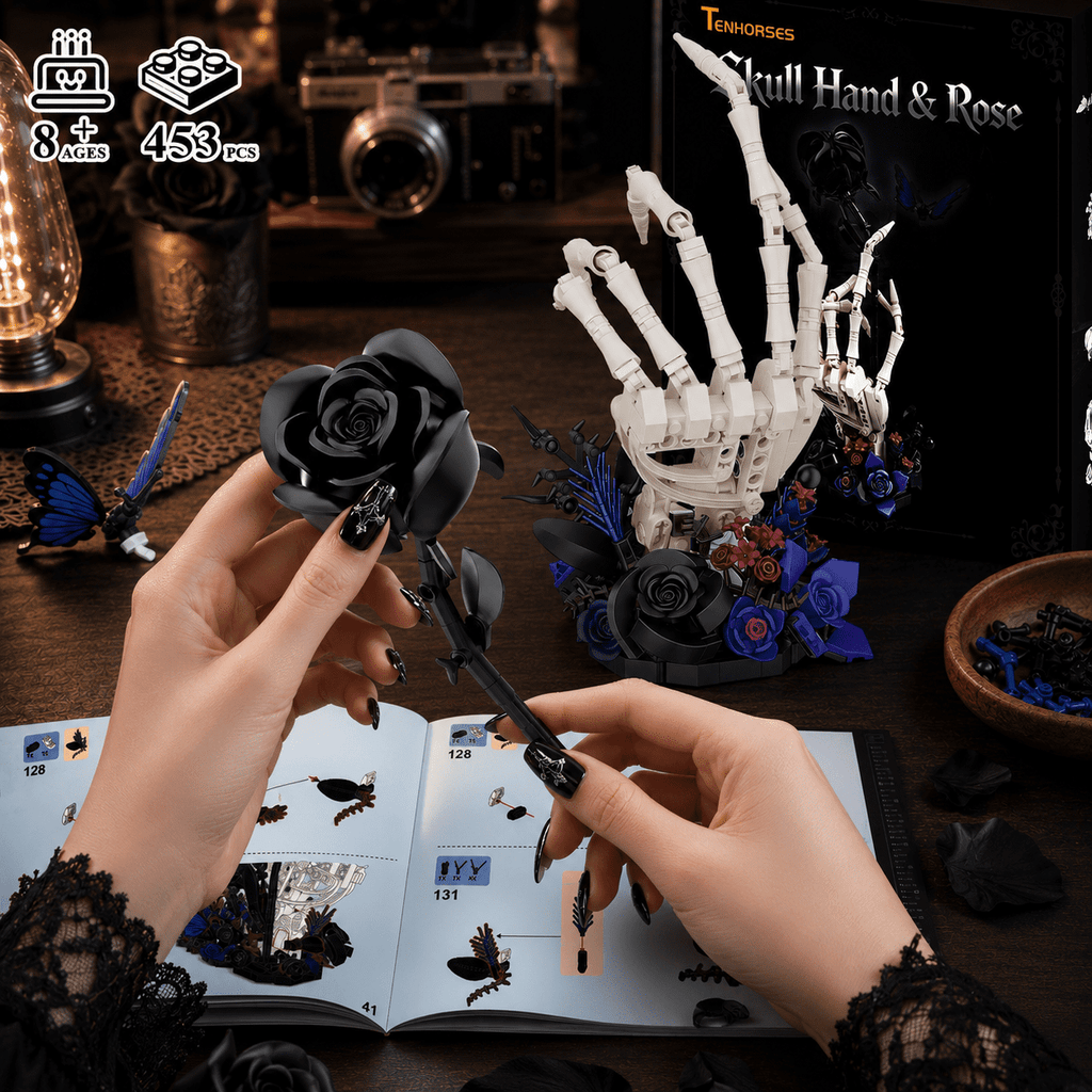 Skeleton Hand with Black Rose Building Set, 2-in-1 Movable Gothic Skull Flower Building Kit, 453Pcs Dark Tabletop Decor, Halloween Gift for Adults