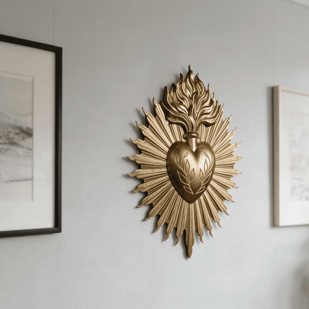 Golden Gothic Sacred Heart Wall Plaque, 9.6 x 8.1 in / 24.5 x 20.5 cm, Sacred Heart Wall Decor, Resin Heart Milagro, Ex Voto, Gothic Home Decoration Wall Hanging Ornament